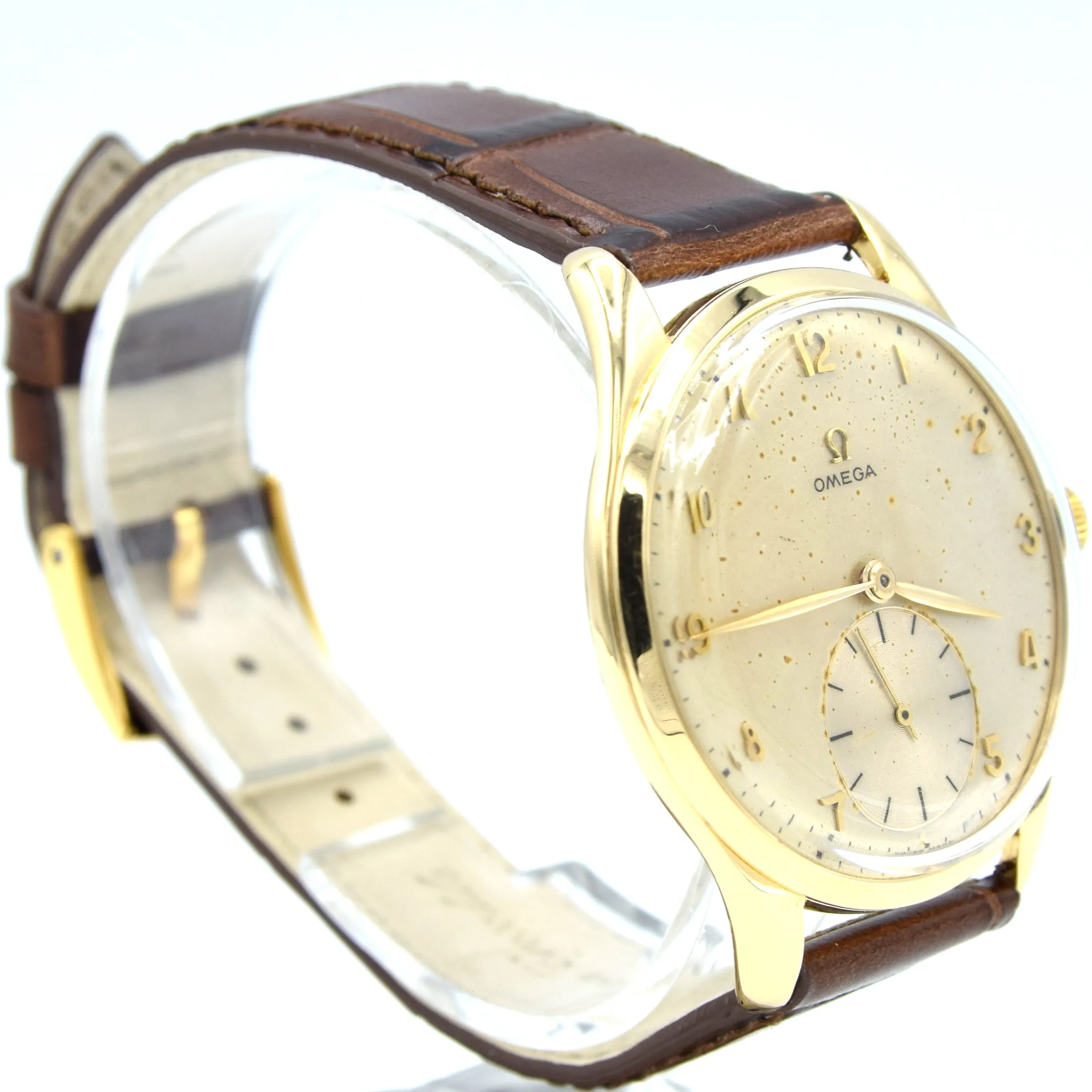 1950 Jumbo Omega with Sub Seconds Arabic numerals Model 2620 in solid 18ct yellow Gold Case