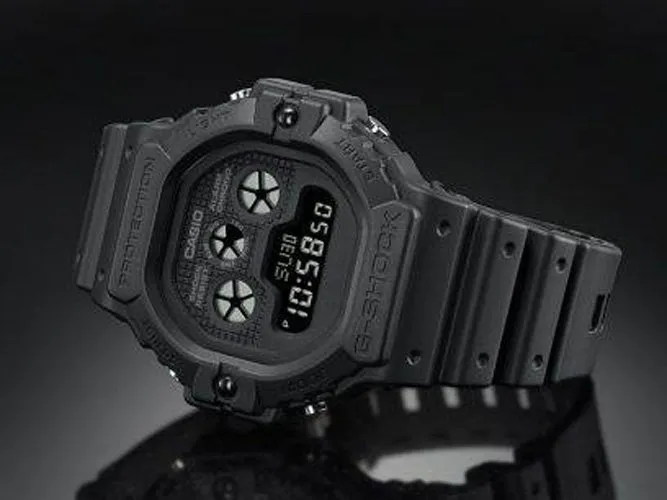 CASIO G-Shock Resin Band 200-meter water resistance #DW-5900BB-1DR