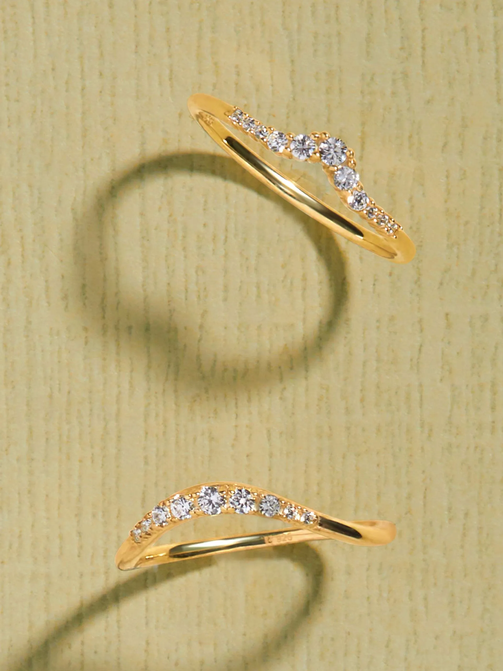 Ellipse diamond ring