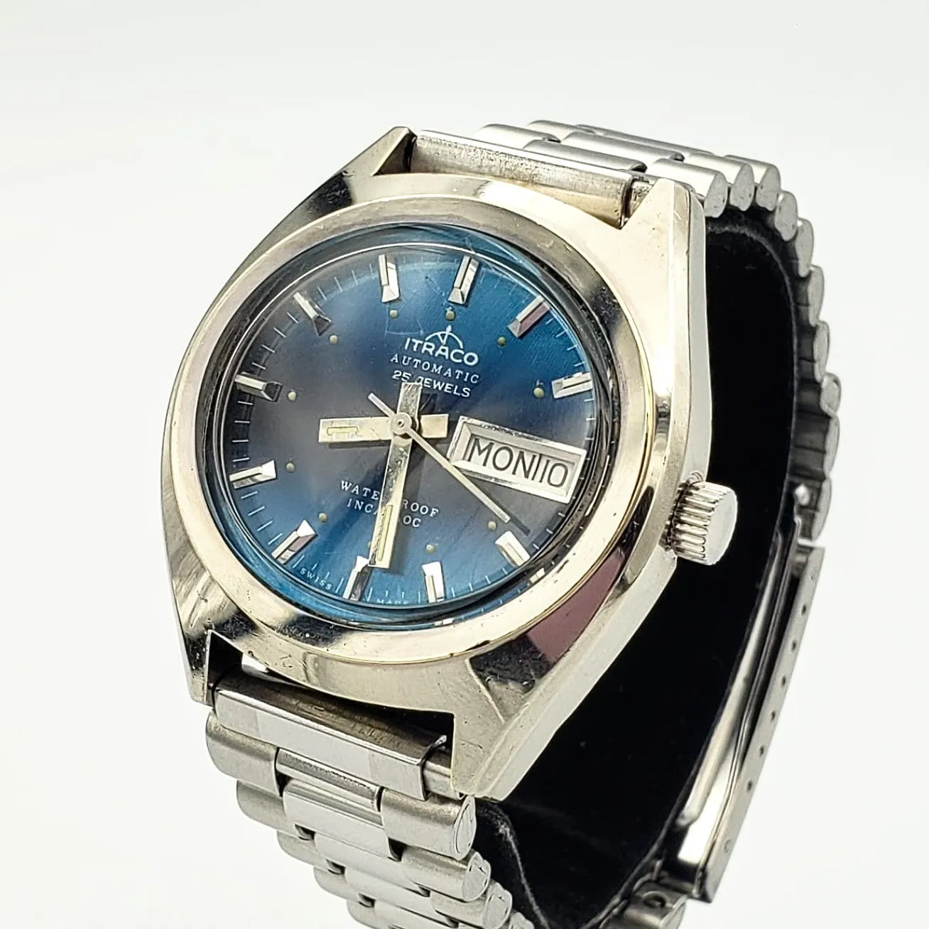 Vintage ITRACO Automatic Wristwatch Cal. ETA2789-1 25 J, Dual-Language Day/Date Watch