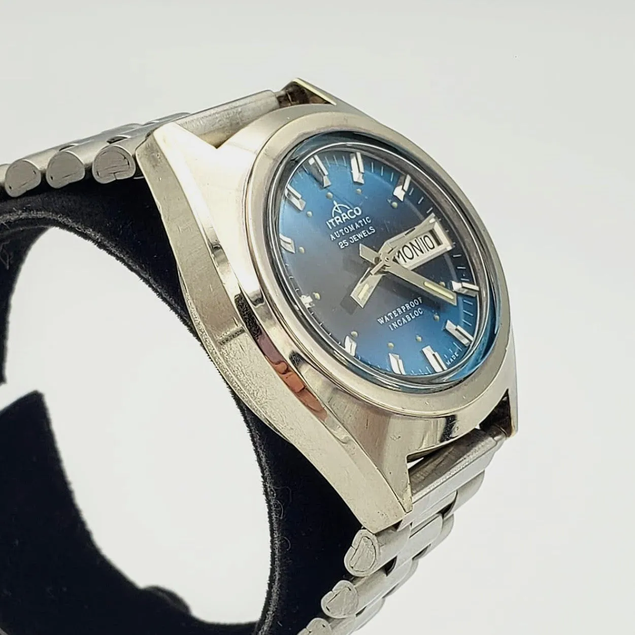 Vintage ITRACO Automatic Wristwatch Cal. ETA2789-1 25 J, Dual-Language Day/Date Watch