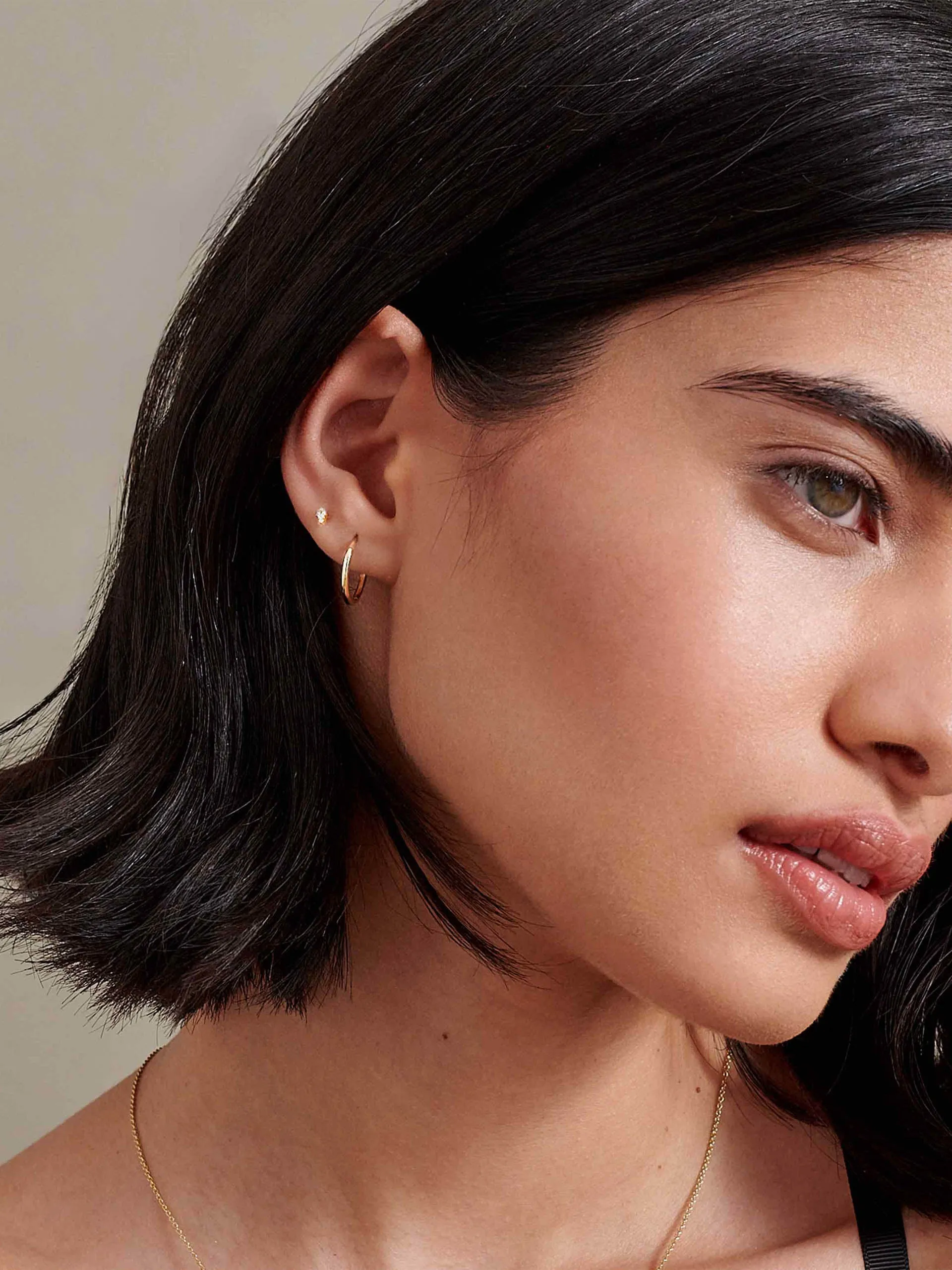 White gold medium classic hoop earrings